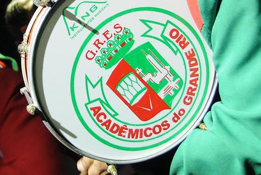 Mestre da Grande Rio retira componentes não vacinados