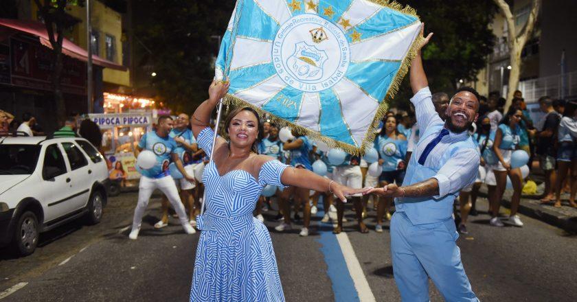 Vila Isabel antecipa ensaio de quadra