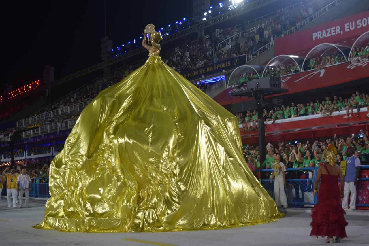 Ilha foi o grande destaque do primeiro dia dos desfiles da Série Ouro