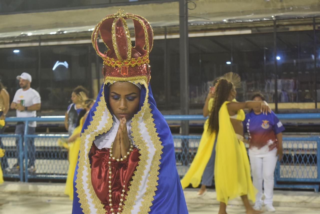 Vigário Geral, Ilha e Estácio fazem seus ensaios na Sapucaí