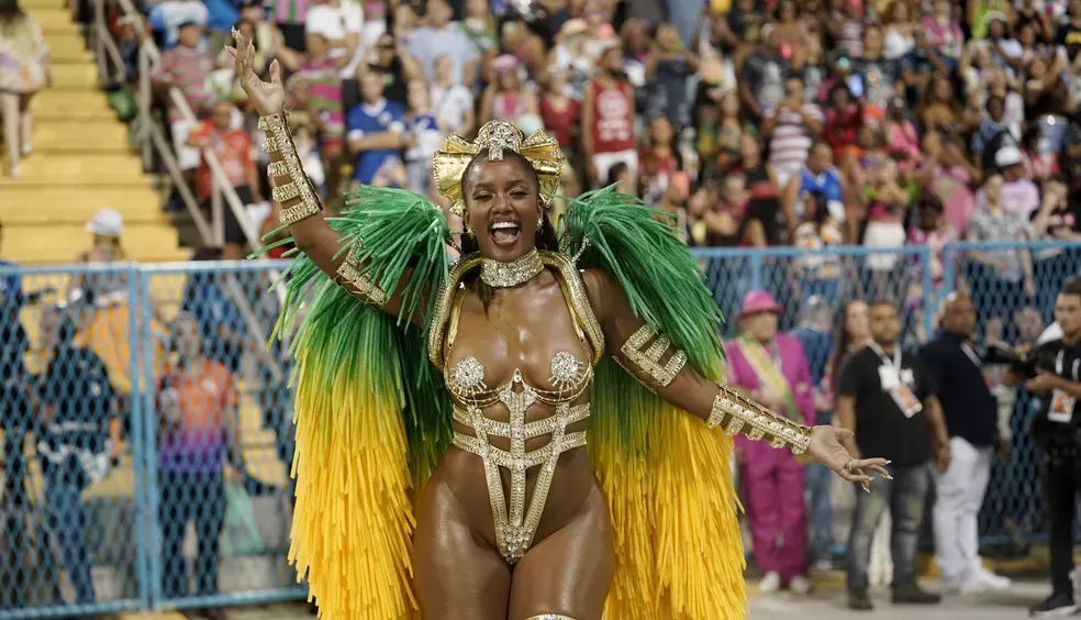 Iza não é mais rainha de bateria da Imperatriz Leopoldinense.