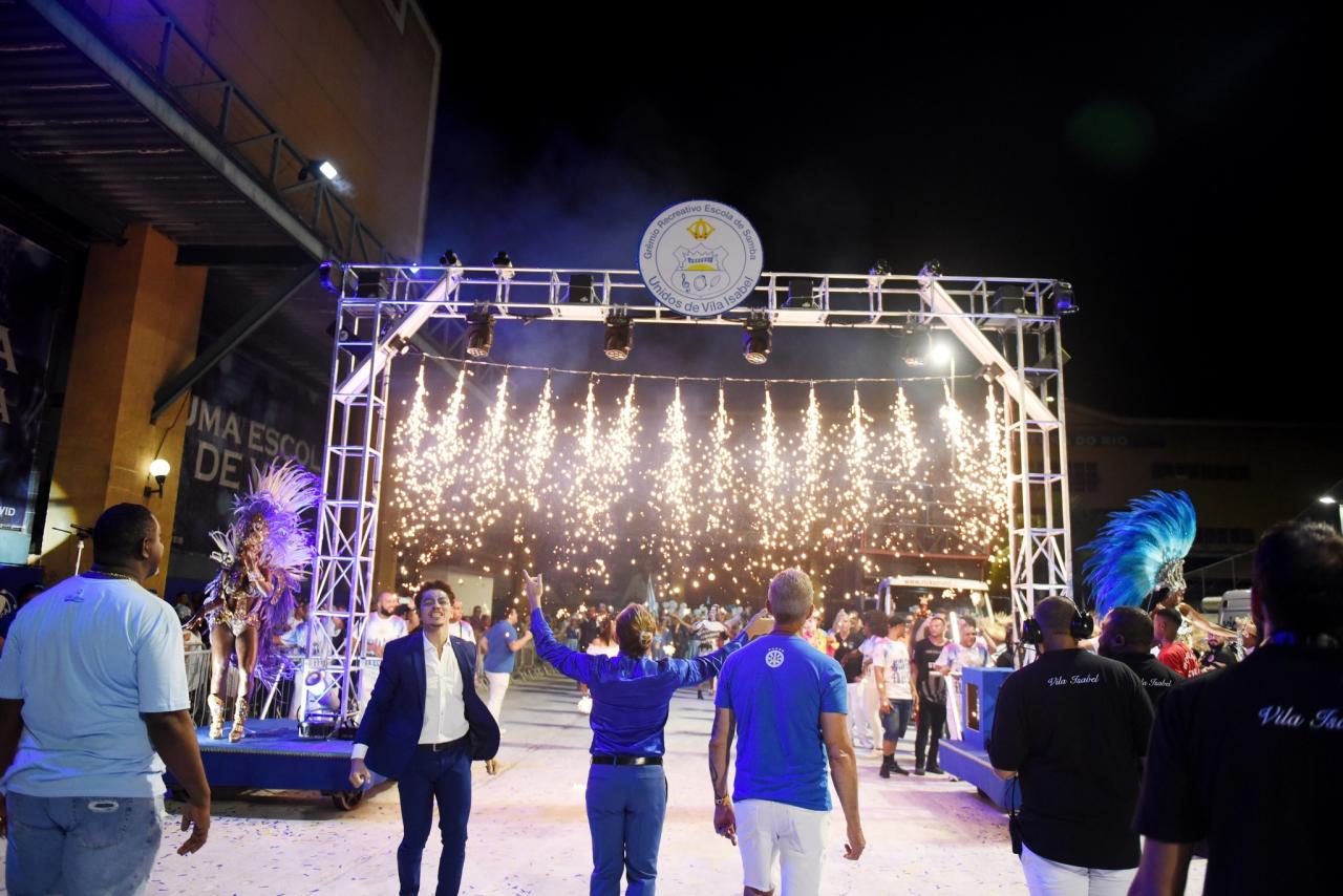 Segunda noite dos minis desfiles empolga público presente na Cidade do Samba.