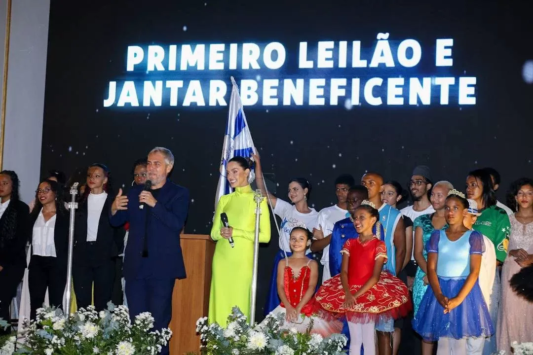 Beija Flor realiza jantar e leilão e beneficente para o Instituto Beija-Flor