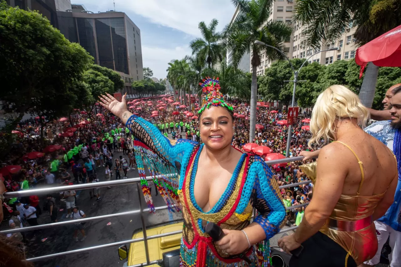 Preta Gil cancela blocos de carnaval para tratamento de câncer.