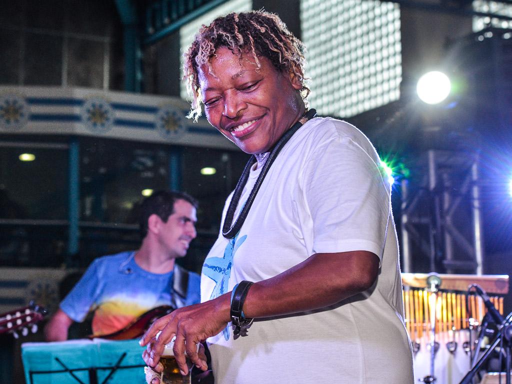 Teresa Cristina e Mart'nália serão as atrações do Botequim da Cidade do Samba no mês do Outubro Rosa