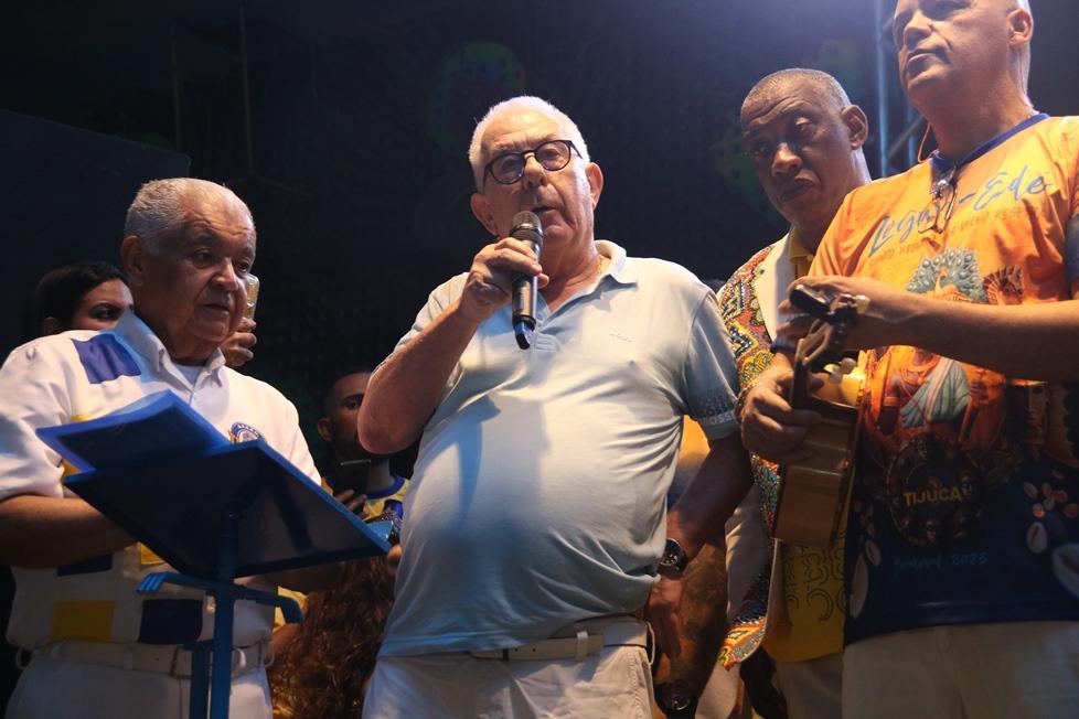 Unidos da Tijuca escolhe parceria da Anitta para o carnaval 2025.