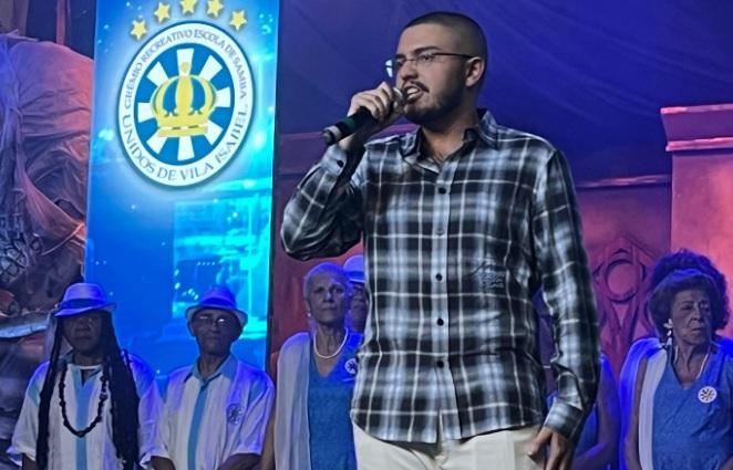 Virada na bruxaria! Parceria de Raoni Ventapane, neto de Martinho da Vila, vence disputa de samba para o Carnaval 2025