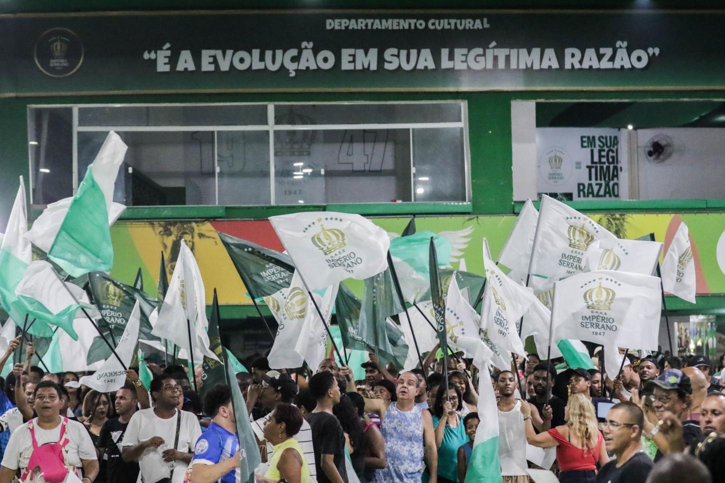 Império Serrano realiza grande final de samba-enredo em homenagem a Beto Sem Braço na sexta (15).