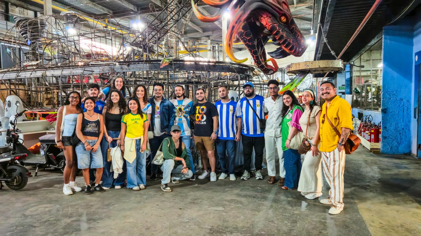 Unidos de Vila Isabel recebe visita de turma de universitários de Harvard para intercâmbio cultural