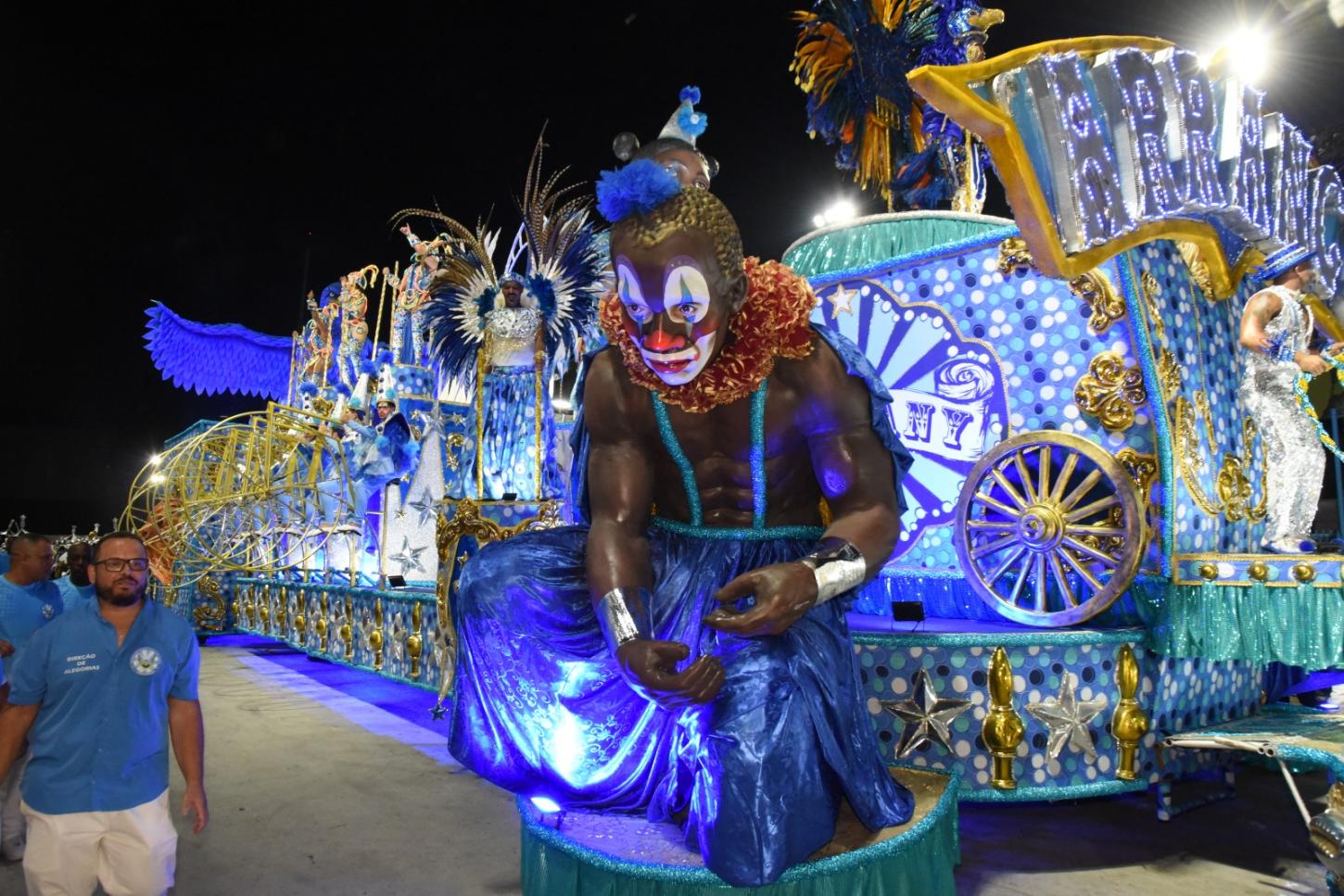 Arranco Transforma o Riso em Força e Entrega Desfile Sólido na Sapucaí