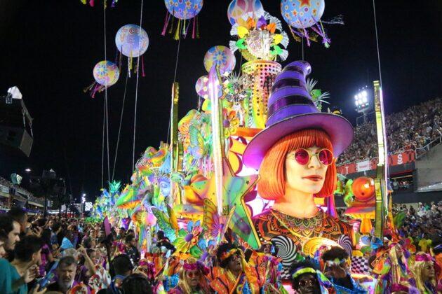 Mocidade entrega estética de qualidade, mas enfrenta evolução problemática