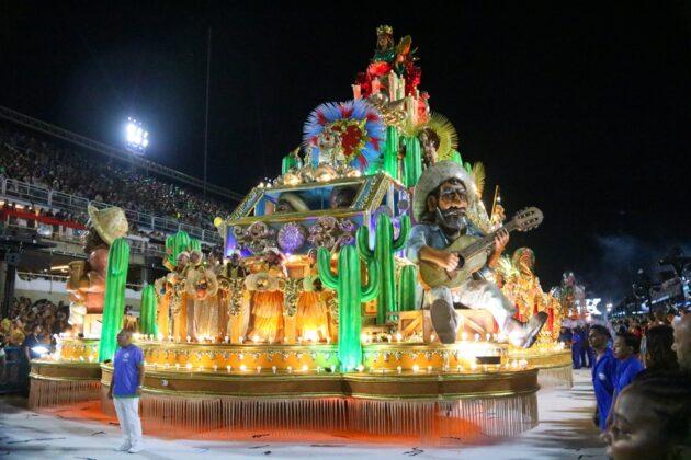 Niterói conta a trajetória de Lula na Sapucaí