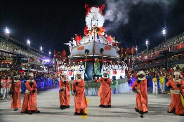 Porto da Pedra Leva à Sapucaí Debate Sobre as “Mulheres da Vida” em Desfile Corretamente Executado