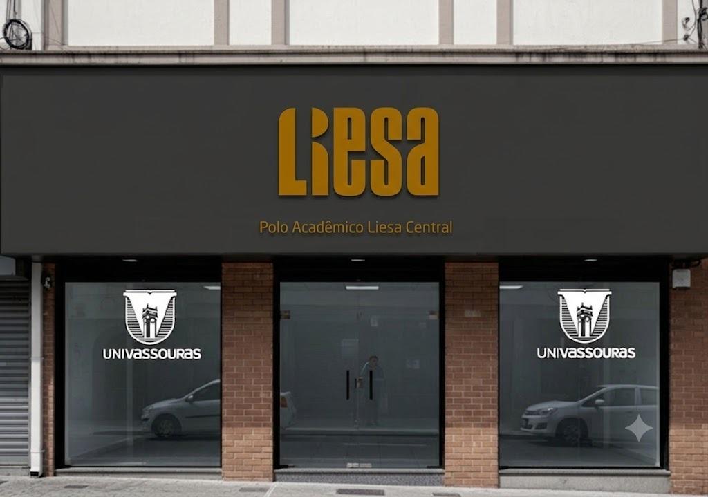 Programa de bolsas da Liesa vai inserir 500 integrantes de escolas de samba do Rio no ensino superior.
