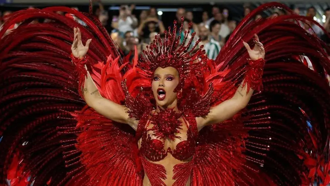 Virginia Fonseca anuncia saída do posto de rainha de bateria da Grande Rio.
