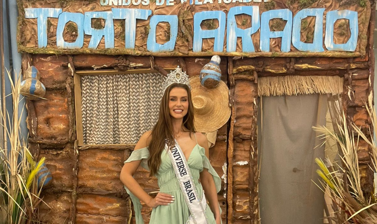 Comitê do Miss Universo visita barracão da Unidos de Vila Isabel nesta terça-feira