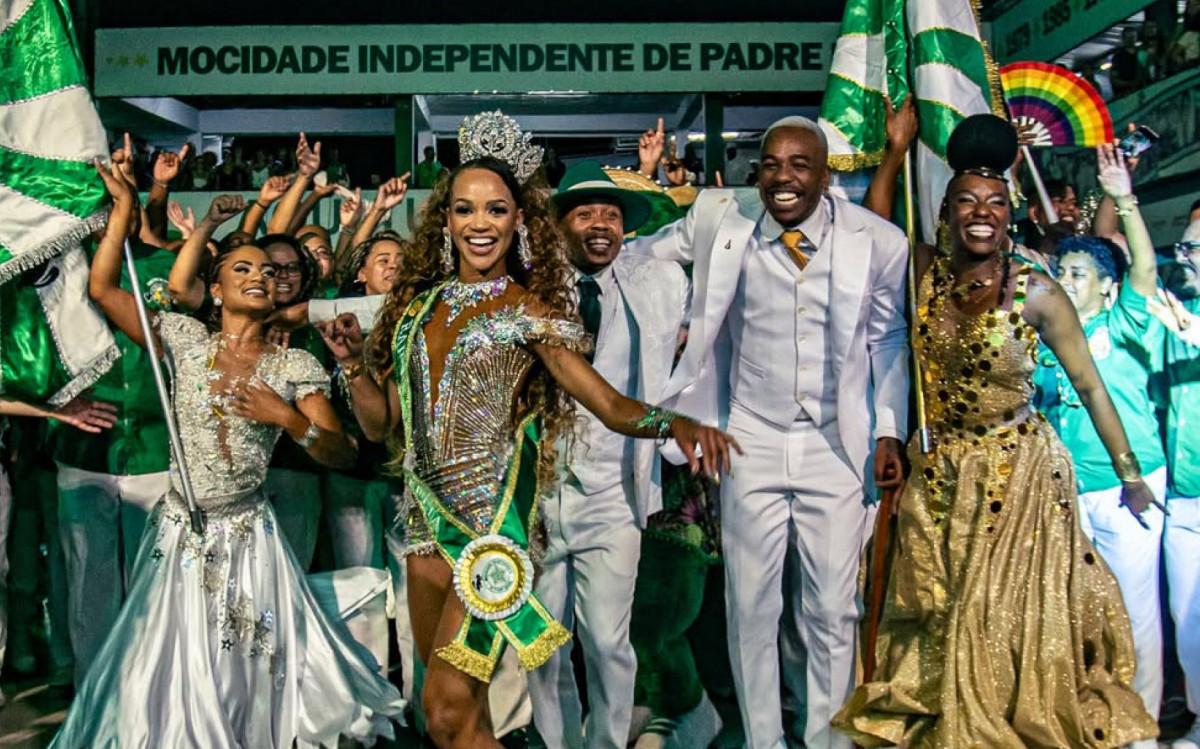 Gabi Mendes é coroada rainha de bateria da Mocidade em noite de surpresa e emoção na quadra