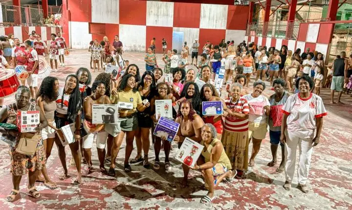 Acadêmicos do Salgueiro celebra o Dia das Mães com festa e distribuição de presentes no Morro do Salgueiro
