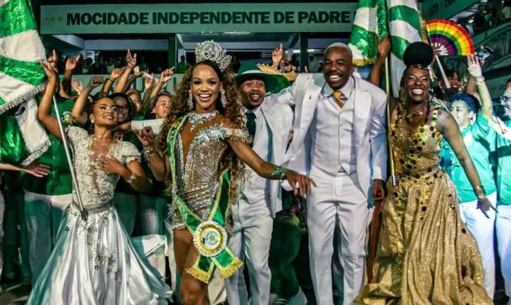 Gabi Mendes é coroada rainha de bateria da Mocidade em noite de surpresa e emoção na quadra