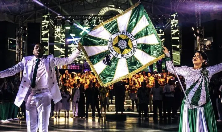 Mocidade escolhe samba de PC Feital e Cia em noite histórica no Maracanã do Samba.